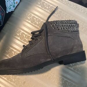 Original rugged outback Gray Suede Lace-Up Ankle Boots